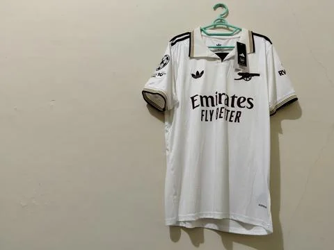 Central Java Indonesia 16 August 2026: Brand new with tags (BNWT) white Arsenal  Stock-Fotos