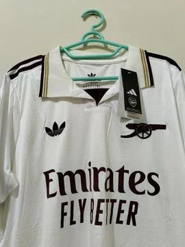 Central Java Indonesia 16 August 2026: Brand new with tags (BNWT) white Arsenal  Stock-Fotos