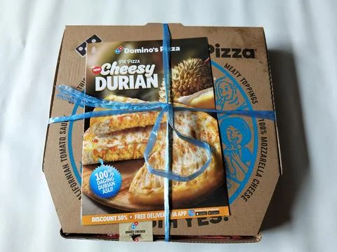 Central Java Indonesia 16 August 2026: A Domino's Pizza cardboard delivery box  Stock-Fotos
