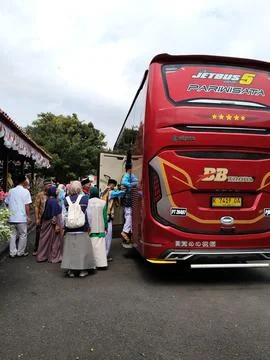 Central Java Indonesia 16 may 2026: Relatives and family gather to send off Hajj Stock Photos