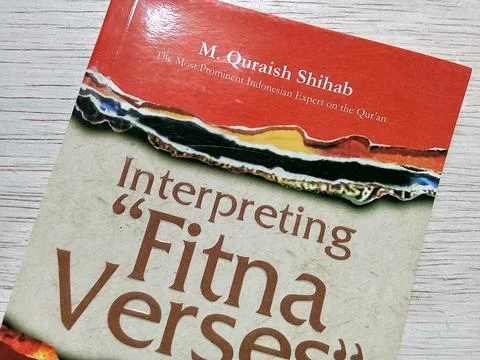 Central Java Indonesia 17 April 2024: book Interpreting Fitna Verses - M. Qurais Фото