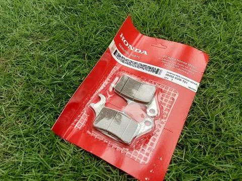 Central Java Indonesia 17 February 2025: Honda motorbike front disc brake lining Фото