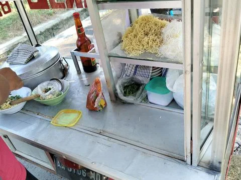 Central Java Indonesia 17 July 2026: Indonesian bakso street food cart with fres Stock-Fotos