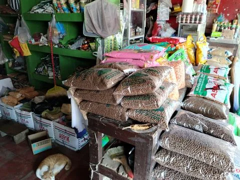 Central Java Indonesia 17 July 2026: A local animal feed and pet supply shop fea Fotos Stock