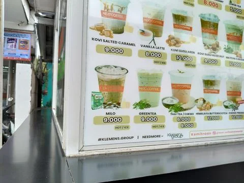 Central Java Indonesia 18 February 2026: Contemporary drink stall offering fresh Stock-Fotos