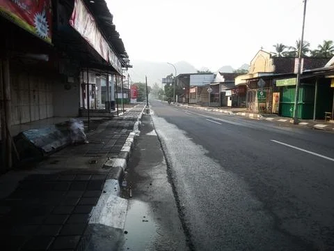 Central Java Indonesia 18 June 2024: street atmosphere in the morning. Fotos Stock