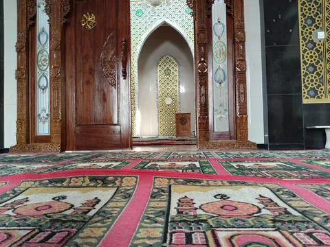 Central Java Indonesia 18 September 2026: Empty prayer hall of a modern mosque  Stockfoto's