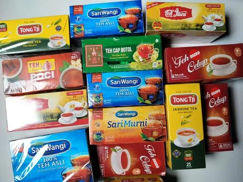 Central Java Indonesia 19 may 2026: A collection of assorted tea bag boxes  Stock-Fotos