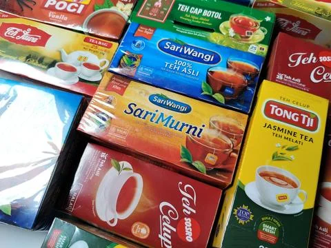Central Java Indonesia 19 may 2026: A collection of assorted tea bag boxes  Stock-Fotos