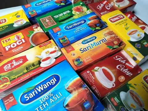 Central Java Indonesia 19 may 2026: A collection of assorted tea bag boxes  Stock-Fotos
