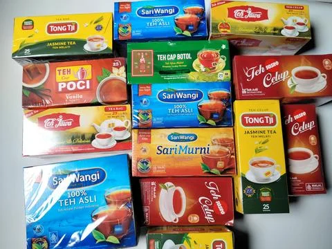 Central Java Indonesia 19 may 2026: A collection of assorted tea bag boxes  Stock-Fotos