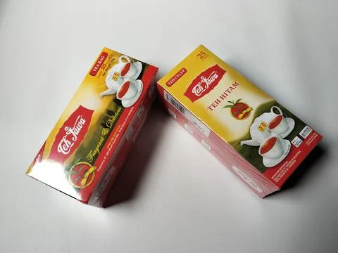 Central Java Indonesia 19 may 2026: Authentic Indonesian Teh Jawa black tea bags Fotos de archivo