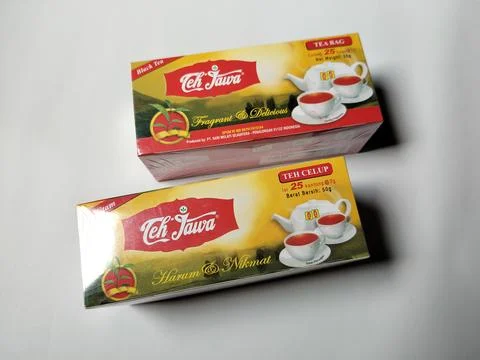 Central Java Indonesia 19 may 2026: Authentic Indonesian Teh Jawa black tea bags Foto stock