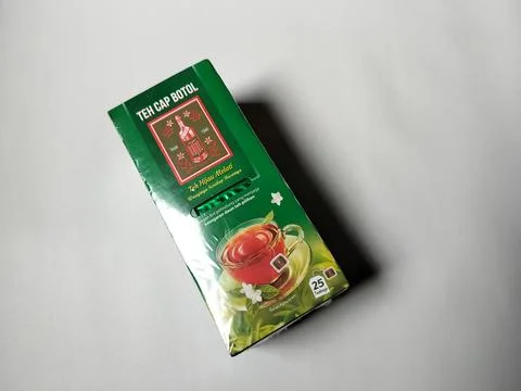 Central Java Indonesia 19 may 2026: Authentic Indonesian Bottle Cap jasmine tea  Stock-Fotos