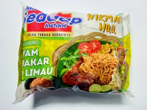 Central Java, Indonesia-21 December 2021: Mie Sedaap Instant, fast food. 写真素材