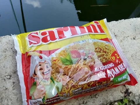 Central Java Indonesia 21 June 2024: sarimi instant noodles Stock-Fotos