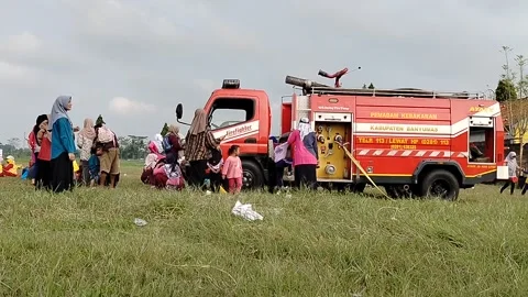 Central Java Indonesia 21 May 2026: Firefighter socialization for kindergarten  Vídeos de archivo 336163990