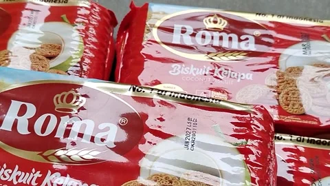 Central Java Indonesia 21 May 2026: Roma Coconut Biscuits are crispy and delicio 스톡 동영상 336163993
