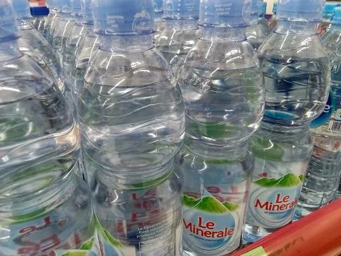 Central Java, Indonesia 22 August 2024: drinking water in bottles Foto stock