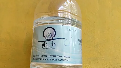 Central Java Indonesia 22 June 2026: Officially labeled 5-liter Zamzam water  Video stock 337502372