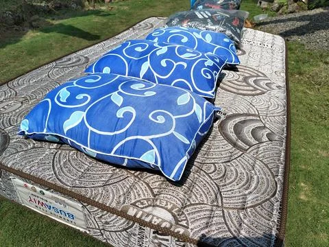 Central Java Indonesia 24 June 2026: Fresh mattress and pillows sun-drying  Stock-Fotos