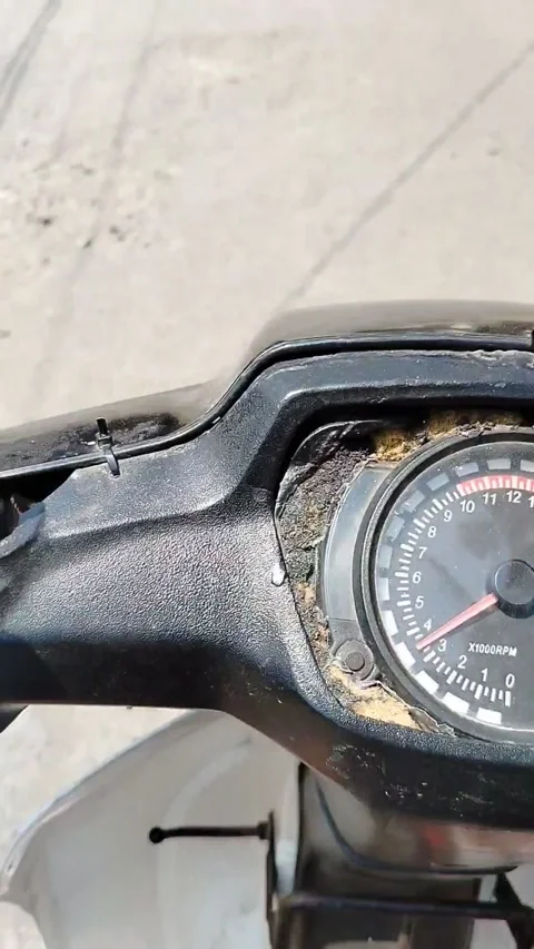 Central Java, Indonesia, 24 September 2026: First-person POV of riding an old 库存影片 346600932