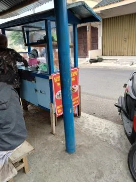 Central Java Indonesia 25 June 2026: An authentic Indonesian street food scene  Stock-Fotos
