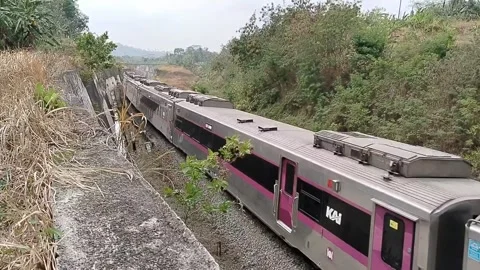 Central Java Indonesia 26 September 2026: Elevated view of a Kereta Api Indonesi 库存影片 346533416