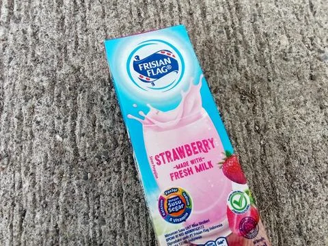 Central Java Indonesia 27 October 2023: boxed milk, strawberry flavored   Stockfoto's