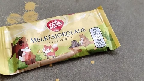 Central Java Indonesia 29, 2026: A 24g bar of Freia Melkesjokolade, a popular  库存影片 346766252