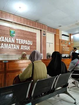 Central Java, Indonesia, 29 April 2026: Visitors sit in the waiting area while  Fotos Stock