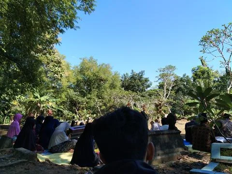 Central Java Indonesia 29 March 2026: Group suplication at gravesite after Eid,  Stock Photos