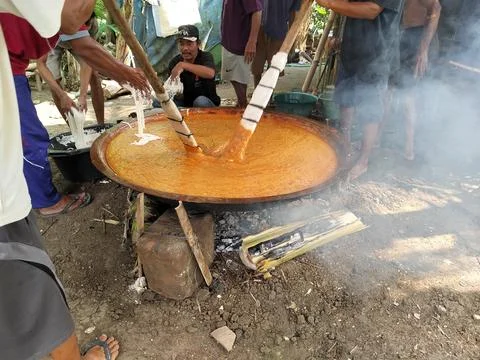Central Java Indonesia 4 June 2026: Villagers work together to make traditional 스톡 사진