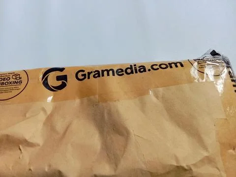 Central Java Indonesia 5 November 2024: online book package from Gramedia. Stock-Fotos