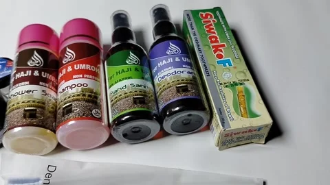 Central Java Indonesia 6 May 2026: Hajj and Umrah bathing kit with non-alcohol a Vídeos de archivo 334326037