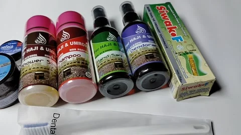 Central Java Indonesia 6 May 2026: Hajj and Umrah bathing kit with non-alcohol a Vídeos de archivo 334326039