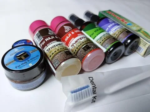Central Java Indonesia 6 May 2026: Hajj and Umrah bathing kit with non-alcohol a Foto stock