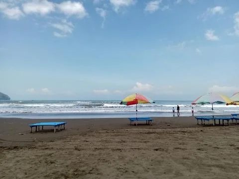 Central Java Indonesia 7 July 2024: Vibes at jetis beach Cilacap. tourism theme Foto stock