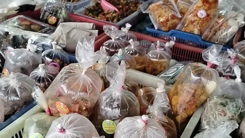 Central Java Indonesia 8 September 2026: Authentic Southeast Asian street food  库存影片 345073705