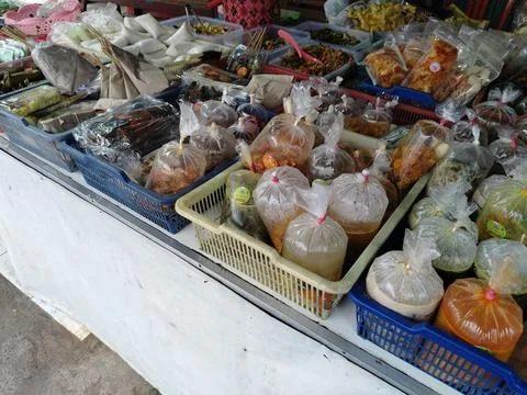 Central Java Indonesia 8 September 2026: Authentic Southeast Asian street food  Stock-Fotos