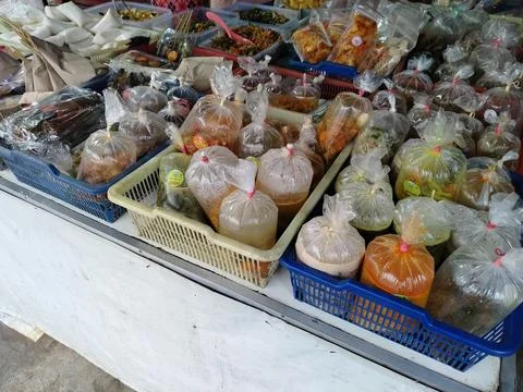 Central Java Indonesia 8 September 2026: Authentic Southeast Asian street food  Stock-Fotos