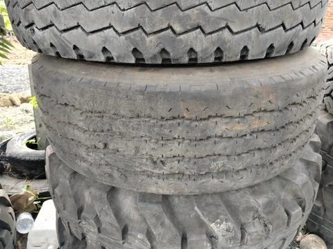 Central Java Indonesia 9 april 2026: Stacked large tires in an industrial worksh Stock-Fotos