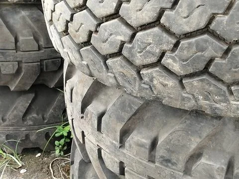 Central Java Indonesia 9 april 2026: Stacked large tires in an industrial worksh Stock-Fotos