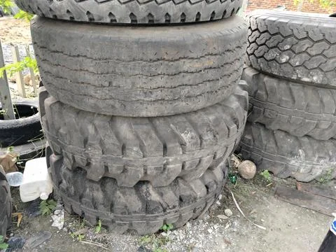 Central Java Indonesia 9 april 2026: Stacked large tires in an industrial worksh Stock-Fotos