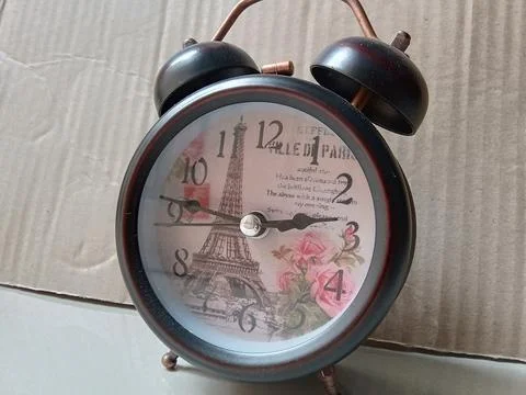 Central Java Indonesia April 20, 2025: Alarm clock with a nice design. Stockfoto's