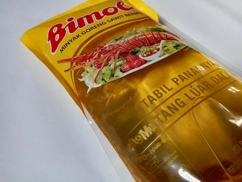 Central Java Indonesia April 4, 2025: Bimoli cooking oil Фото