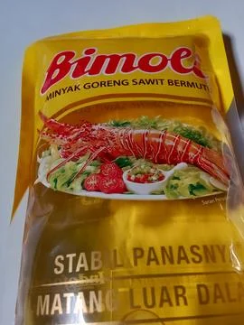 Central Java Indonesia April 4, 2025: Bimoli cooking oil Stockfoto's