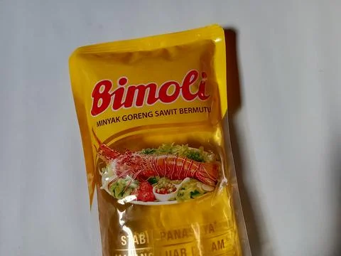 Central Java Indonesia April 4, 2025: Bimoli cooking oil Фото