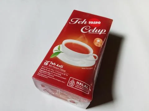 Central Java Indonesia April 4, 2025: Sosro tea bags 스톡 사진