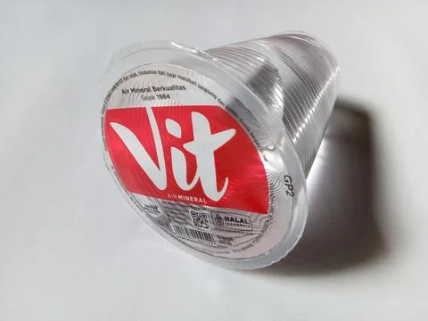 Central Java Indonesia April 4, 2025: VIT cup drinking water. Foto stock